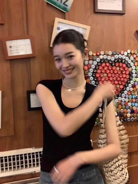 High-end u-neck right shoulder short-sleeved ice silk sweater for women summer old money style slim slim T-shirt short right shoulder top