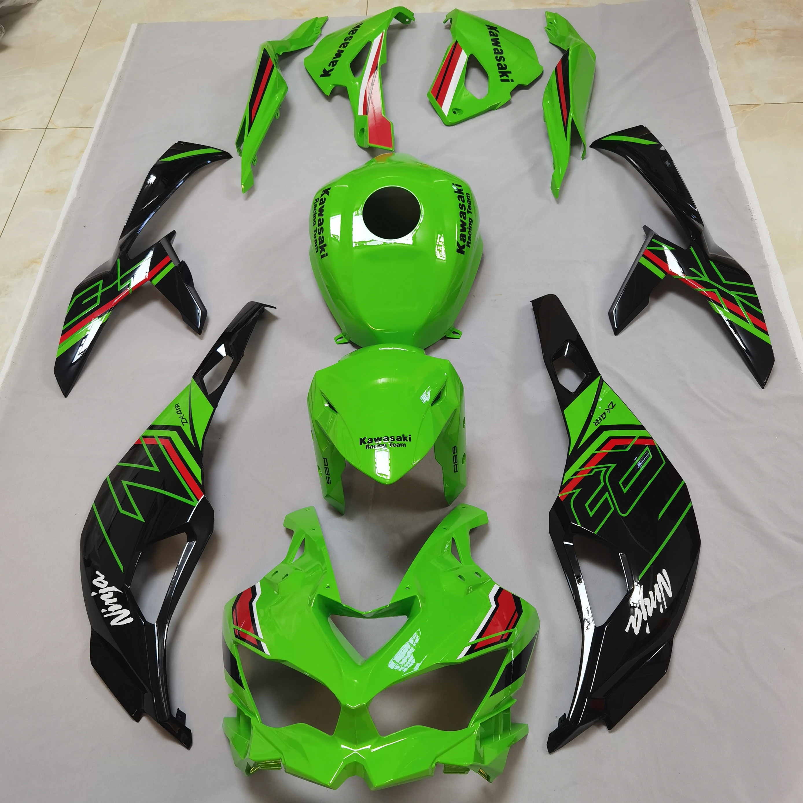 Kawasaki ZX-4R/ZX-4RR KRT 全车壳定制版画：赛道灵魂，街头焦点！-挡