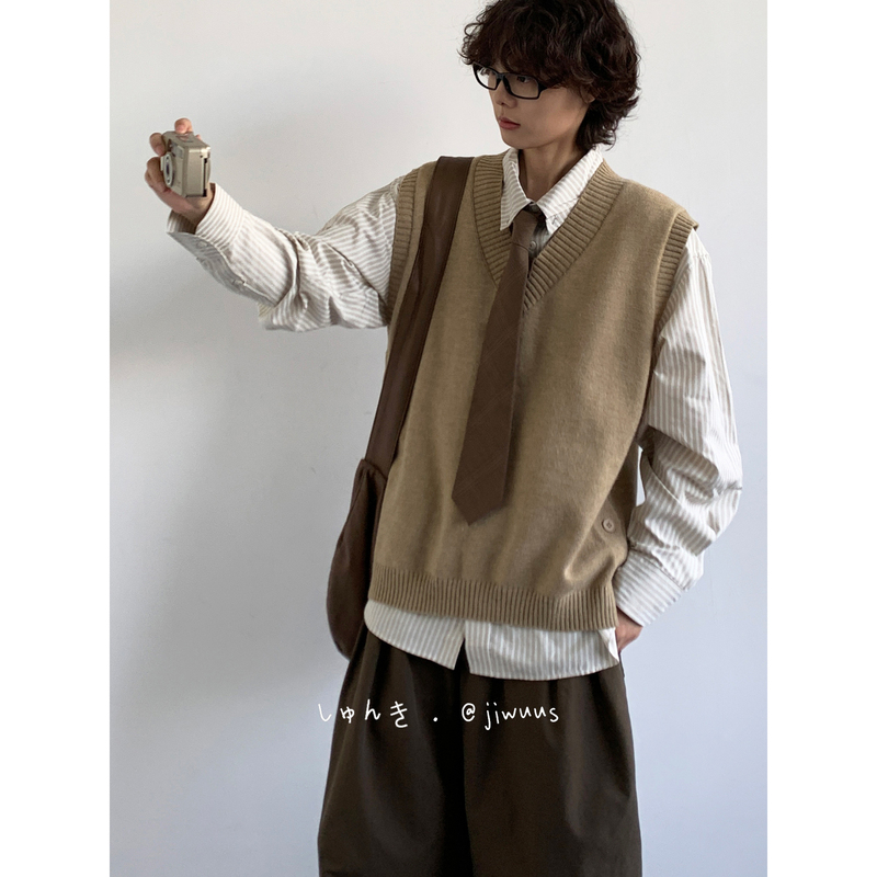 Japanese Retro Preppy Style V-Neck Slit Knit Vest for Men, Spring and Autumn Solid Color Sleeveless Vest to Layer with a Shirt