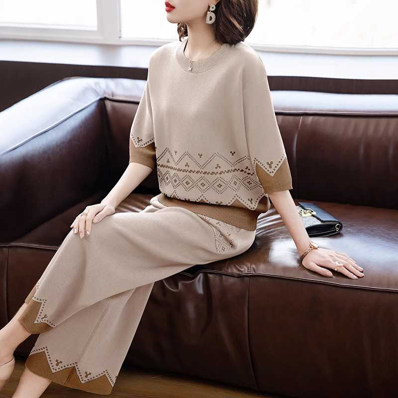 Mom's Spring/Summer 2026 New Elegant and Classy Two-Piece Set for Middle-Aged and Elderly Women, Casual Short-Sleeved Ice Silk Sportswear Set Mom's Spring/Summer 2026 New Elegant and Classy Two-Piece Set for Middle-Aged and Elderly Women, Casual Short-Sleeved Ice Silk Sportswear Set