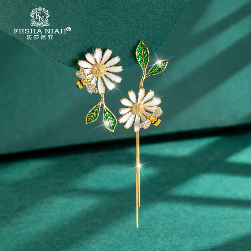 Fasania senior asymmetric daisy earrings of the new trend of Valentine's Day present in 2022