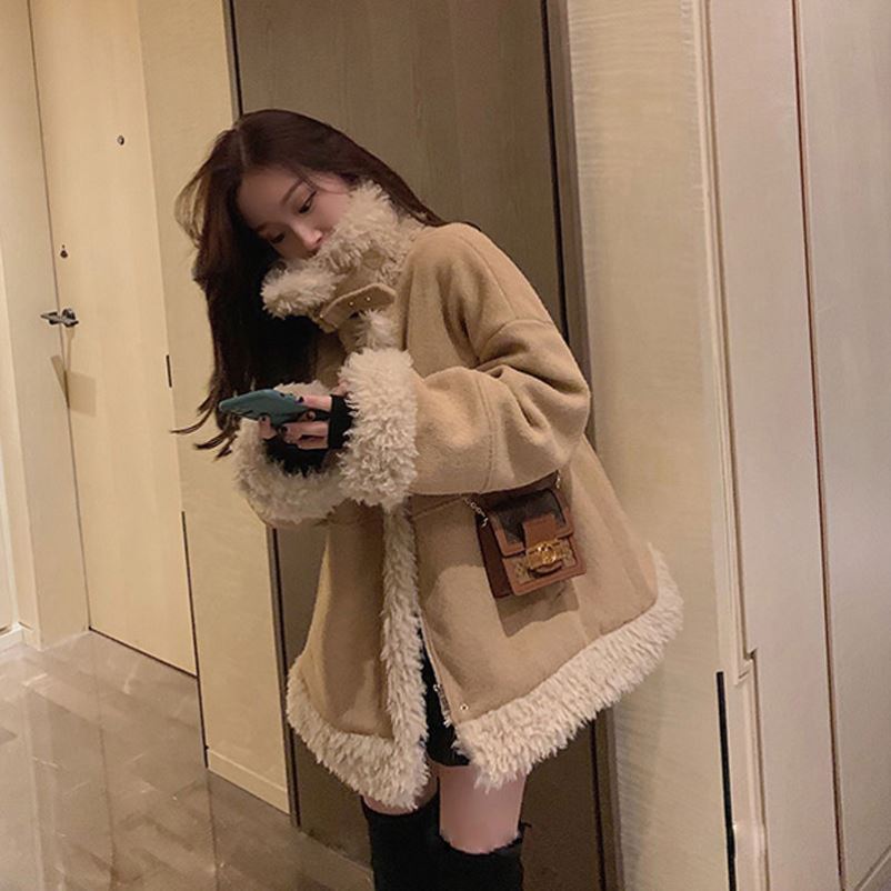 The locomotive suits women 2021 autumn and winter imitation lamb wool wearing a hitch coat with a thin and small sub-furry collar