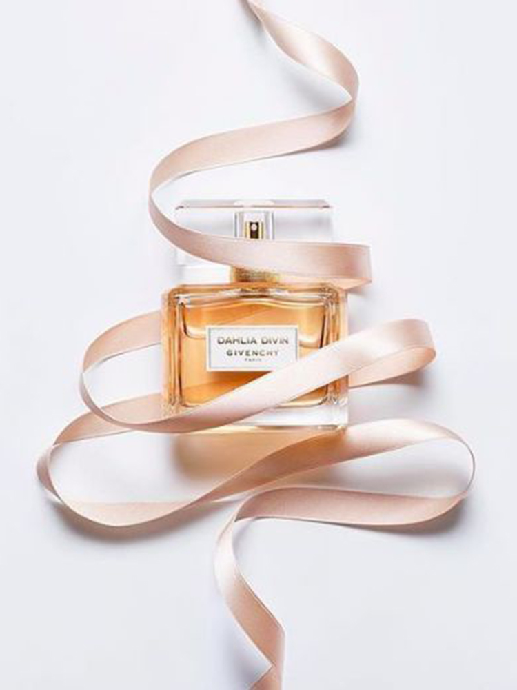 ins photo lap view silk with cosmetics ornament gift box swinging and props product photo-prop background swing piece