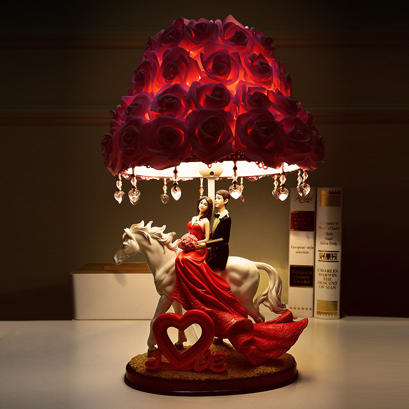 Wedding gifts for newlyweds, girlfriends, girlfriends, new house layout, high-end practical bride and wife birthday gifts table lamp