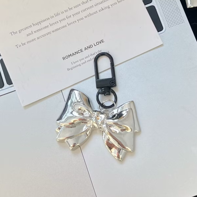 New Metal-Style High-End Silver Bow Keychain with Unique Design, Bag Accessory for Best Friends