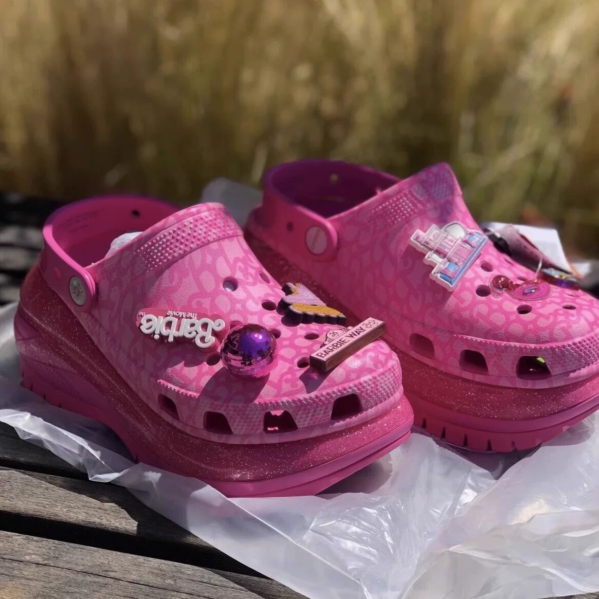 Подлинные Crocs X Barbie, лимитированная совместная коллекция с толстой подошвой, увеличенная характеристика, розовые Cave обувь