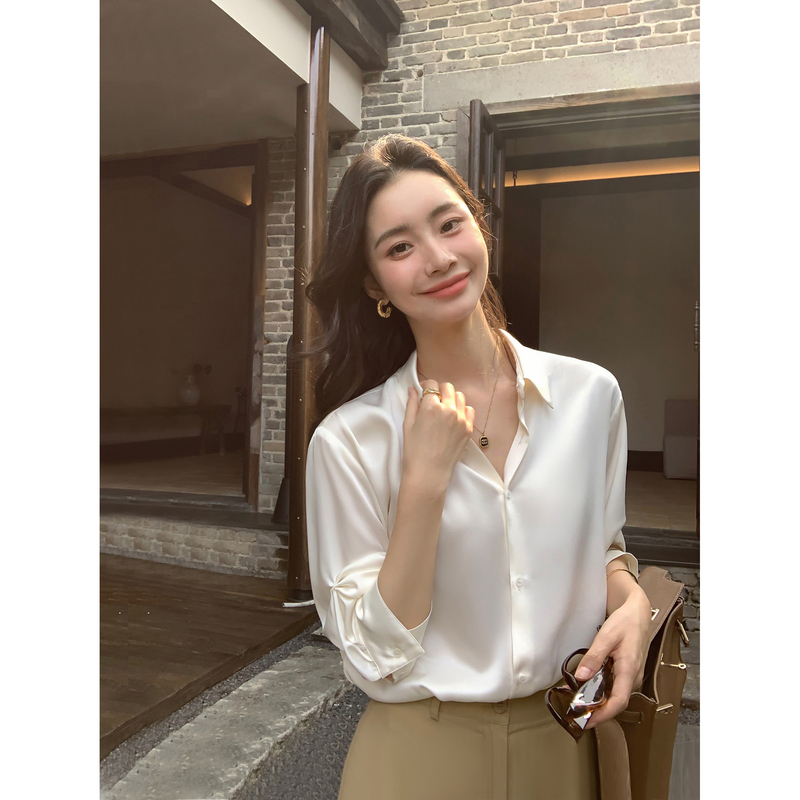 Pusumede High-End Acetate Shirt for Women, Satin Glossy Loose Drape, Three-Quarter Sleeves, Elegant Workwear Top