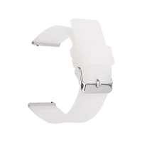 Полупрозрачная серебряная пряжка с ушками-переключателями.