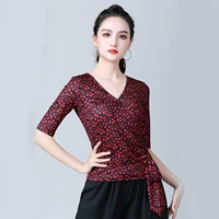 Маленький красный листовой средний рукав