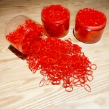 Одноразовая красная детская эластичная прочная безвредная резинка, не повреждает волосы