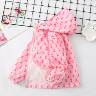 Girls' sun protection clothing is soft, comfortable and breathable