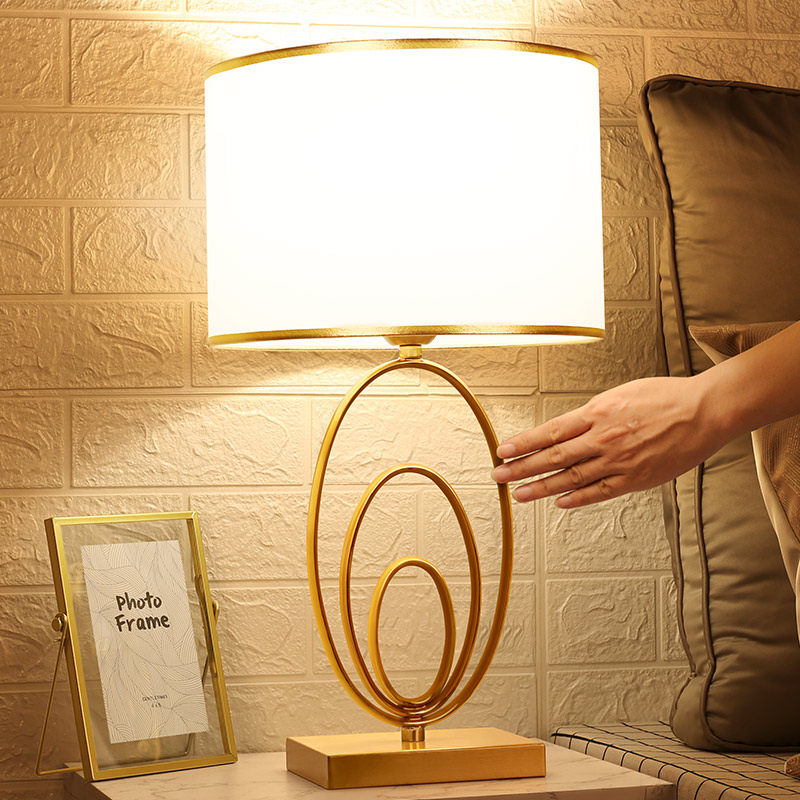 Master bedroom light luxury high-end bedside table lamp American new Chinese wedding table lamp wedding room bedside lamp creative touch switch