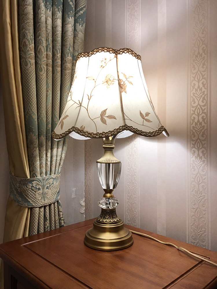 Moso European retro luxury bedroom romantic decoration table lamp Jane European home warm color dimming LED bed lamp
