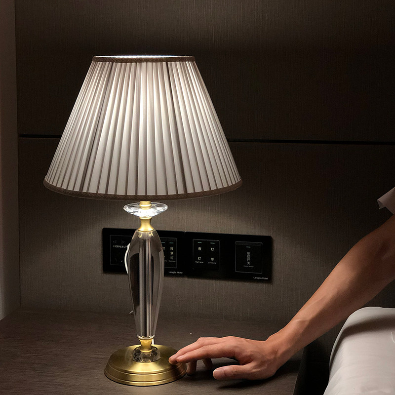 Touch-sensing crystal table lamp light luxury 2022 new dimmable color bedroom atmosphere lamp bedside lamp home