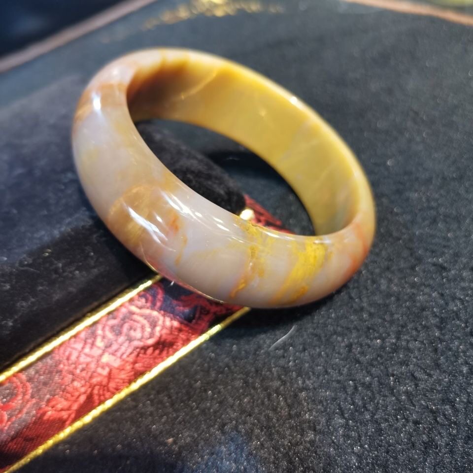 Liaoning West Chaoyang Beipiao Xiguan Shuhuayu Boutique Red and Yellow Bracelet Jewelry Bracelet Collectible Jewelry