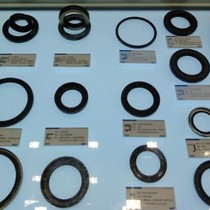 Fluorine rubber oil seal TC fluorine rubber skeleton seal ring High temperature acid and alkali high quality fluorine rubber seal ring