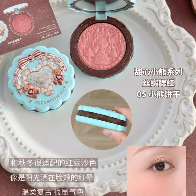 Floral Whisper Sweetheart Bear Silk Satin Embossed Blush with a Soft Glow and Clear Color Payoff