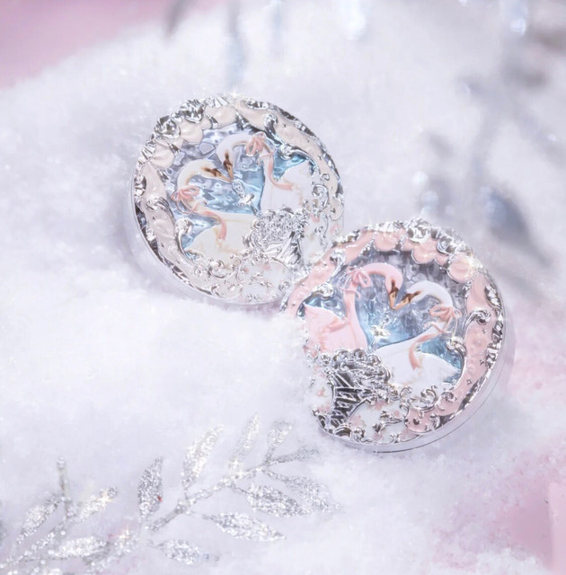 Flower Knows Swan Ballet Series Velvet Mist Embossed Blush Highlighter Expanding Color Blush Purple Atmosphere for Women