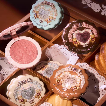 Floral Whisper Sweetheart Bear Silk Satin Embossed Blush with a Soft Glow and Clear Color Payoff