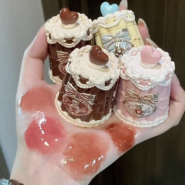 Flower Knows Sweetheart Bear Film-Forming Lip Jelly Mirror Moisturizing Lip Glaze Naturally Brightens, Forms a Film Quickly, and Doesn'T Stick to the Cup