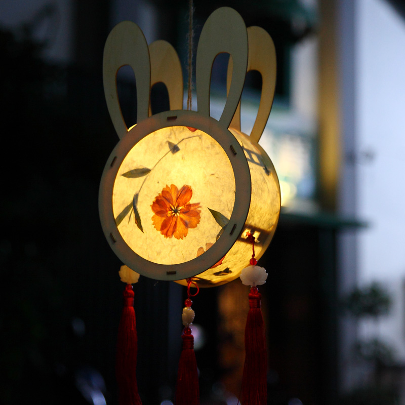 New Year's children's diy handmade lantern Spring Festival rabbit glowing lantern ancient style Hanfu portable palace lantern Lantern Festival