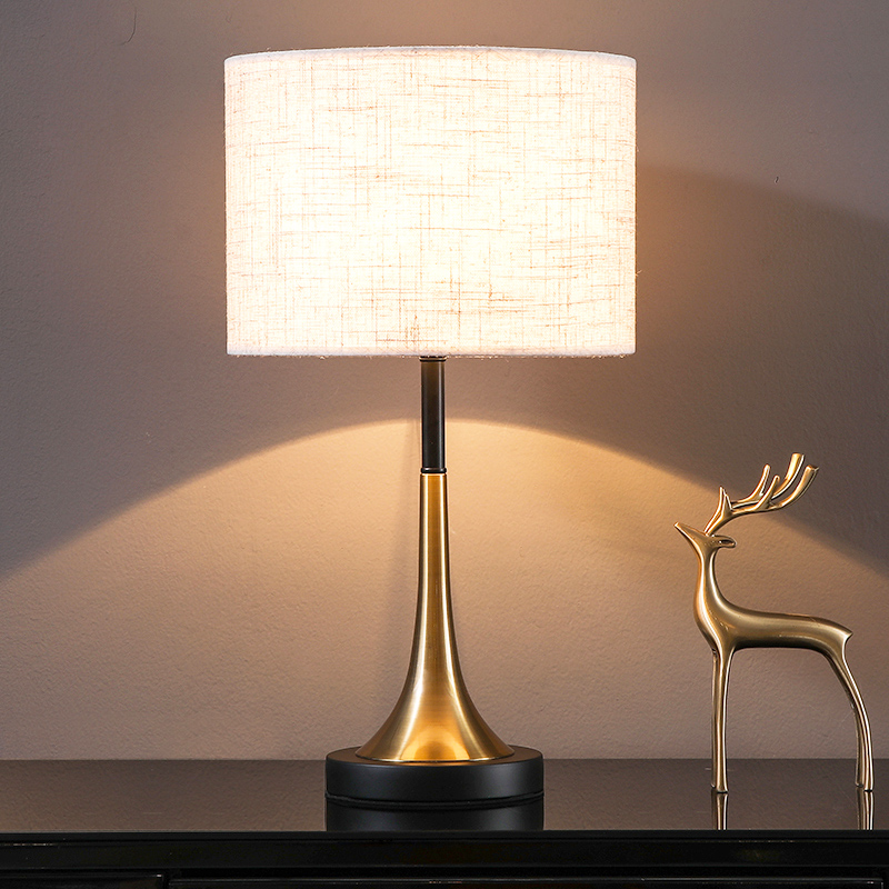 European style table lamp bedside lamp master bedroom nordic ins girl creative simplicity modern American touch small