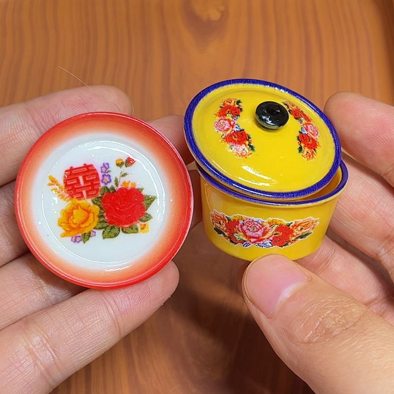 Vintage Miniature Imitation Enamel Basin from the 80S and 90S, Old-Style Mini Double Happiness Plate, Tableware, Nostalgic Toy for Doll Scenes Vintage Miniature Imitation Enamel Basin from the 80S and 90S, Old-Style Mini Double Happiness Plate, Tableware, Nostalgic Toy for Doll Scenes