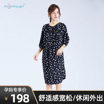 Maternity dress in Changchun Autumn fashion seven-point sleeve loose large size age-reducing wave point nursing dress out of the tide mom