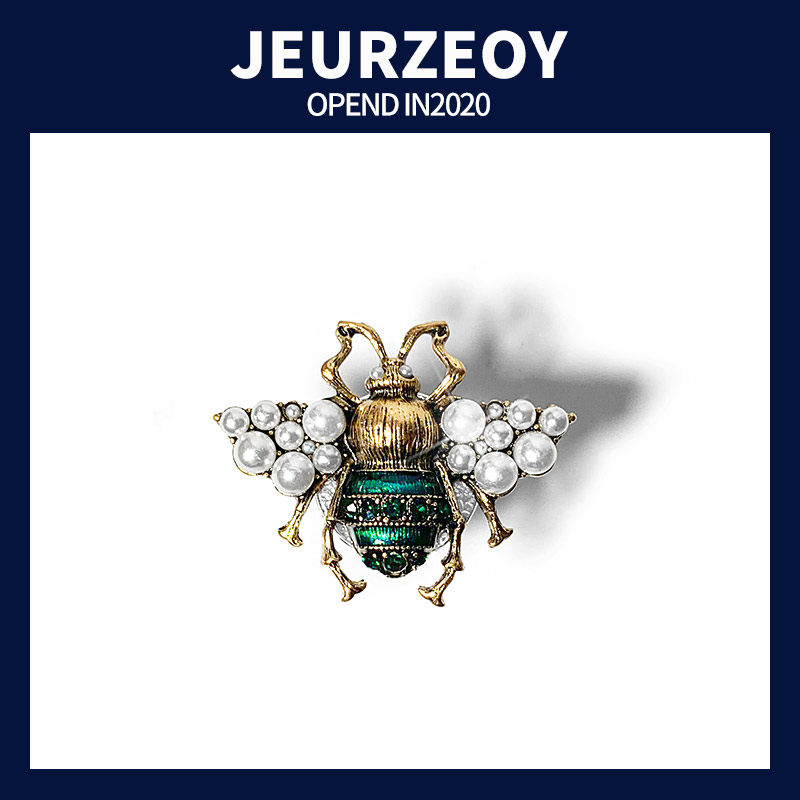 Car perfume inlaid with bees Car empty callout wind mouth scented scented with incense and creative car Decorative Items Light Incense