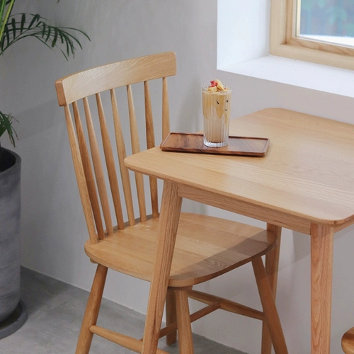 Японский стиль сплошной деревянный кресло с деревянным столом и стулом в доме