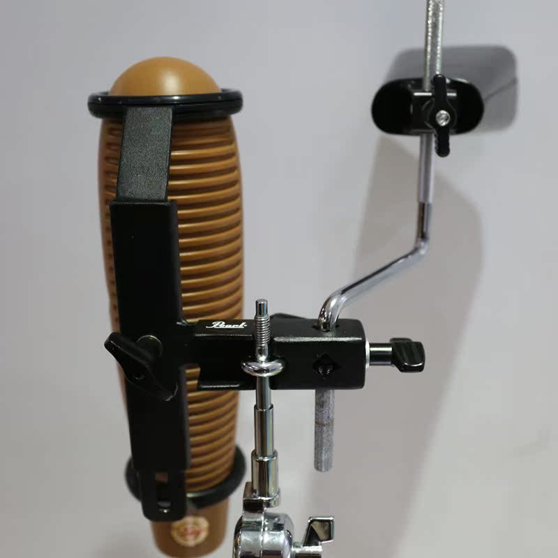 The size of the fish scraping bracket is adjustable. Most fish scraping in the market come with a small beating bracket.