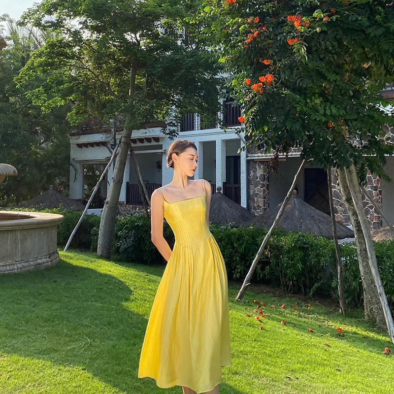 Princess Xiaolibelle Zhang Jingyi's Same Style Spaghetti Strap Dress, Summer Dopamine French Resort Fairy Long Dress with a Large Hem Princess Xiaolibelle Zhang Jingyi's Same Style Spaghetti Strap Dress, Summer Dopamine French Resort Fairy Long Dress with a Large Hem