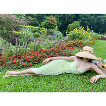 XIAOLI embossed pleated coffee break French V-neck suspender dress 2021 new spring niche thin skirt summer