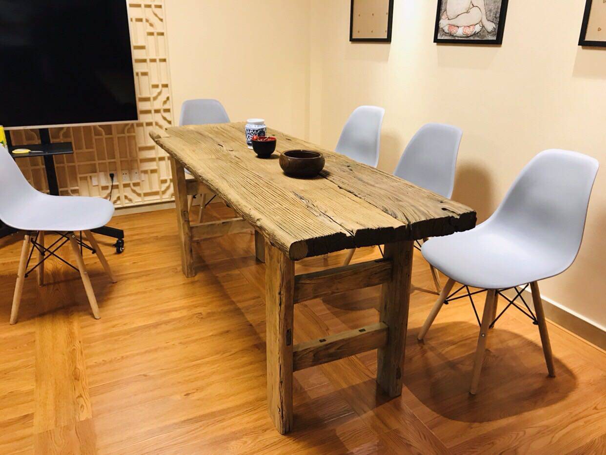 Old Elm Wood Plate Whole old door panel table bar Table Bar Log Solid Wood Tea Table Weathering Material Custom Nostalgia