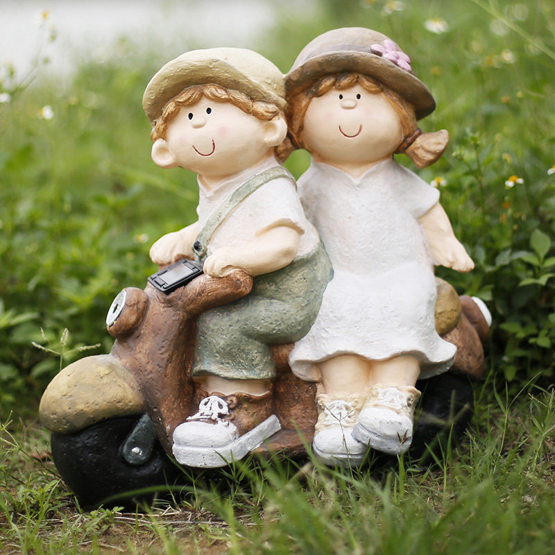 Motorcycle Couple Cartoon Ornament Creative Homestay Landscape Balcony Decoration Garden Garden Solar Arrangement Resin