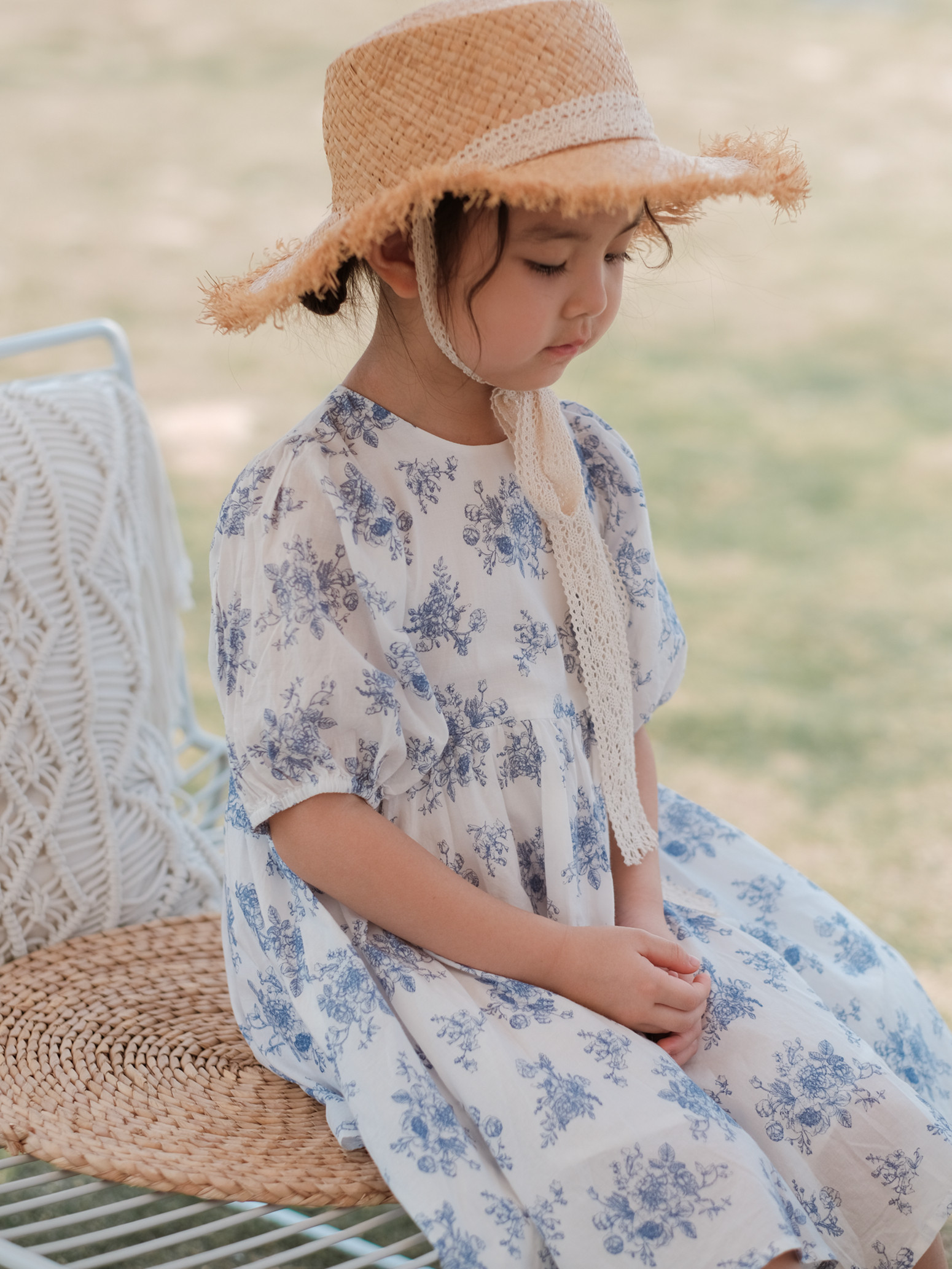 Chuxu Family Wear 2023 Summer 80 Combed Cotton Blue, White, Blue, Blue, and Flower Pattern Dress for Girls, Puff Sleeve, Long Skirt 