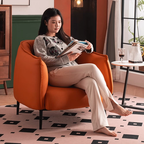 Одиночный диван Light Luxury Living Room Hotel Cafe получает повседневную кожаная спальня для одиночного стула.