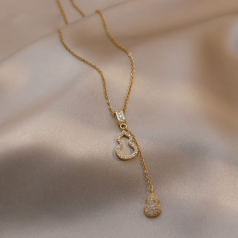 New Year's gourd necklace female 2022 new light luxury niche design clavicle chain high-end sweater chain accessories