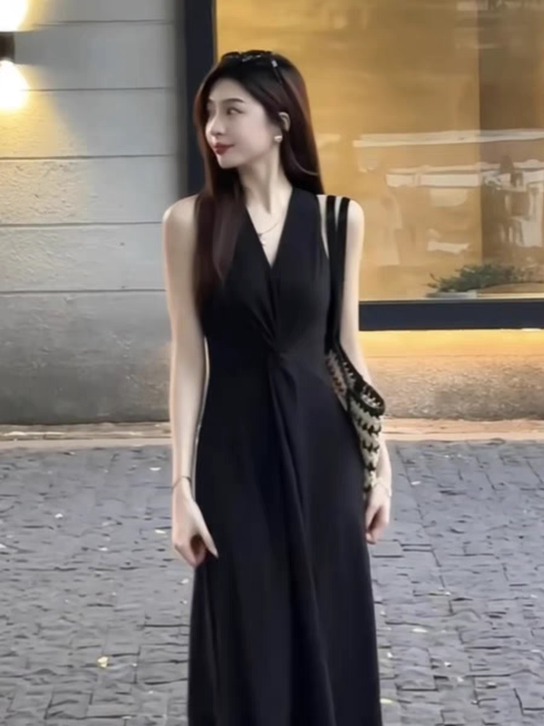 European Station 2026 Summer New French Hepburn Style Black Sleeveless Dress with a High-End Feel, Elegant and Slimming Long Dress