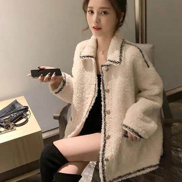 Lamb wool coat women's autumn and winter Joker 2020 new short Korean version of loose fur one winter padded coat