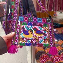 Yunnan-Guizhou-Sichuan ethnic minority Miao hand-embroidered mobile phone bag with lover bird pattern in four layers of colors shipped randomly