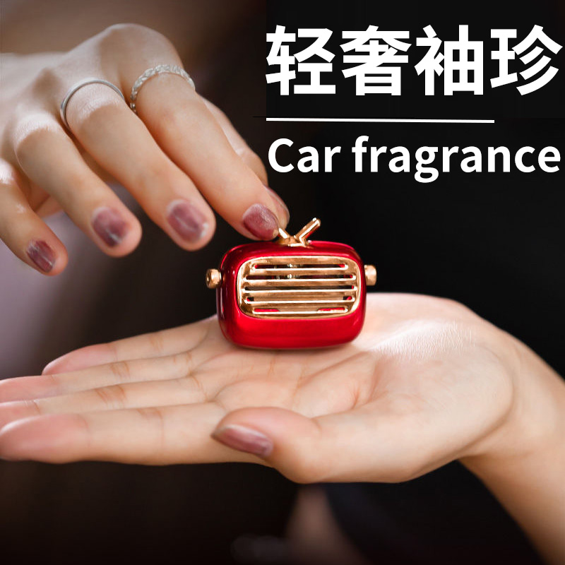 Car perfume high-end ornaments car air conditioning aromatherapy air outlet pendant light fragrance car high-end cute pendant female