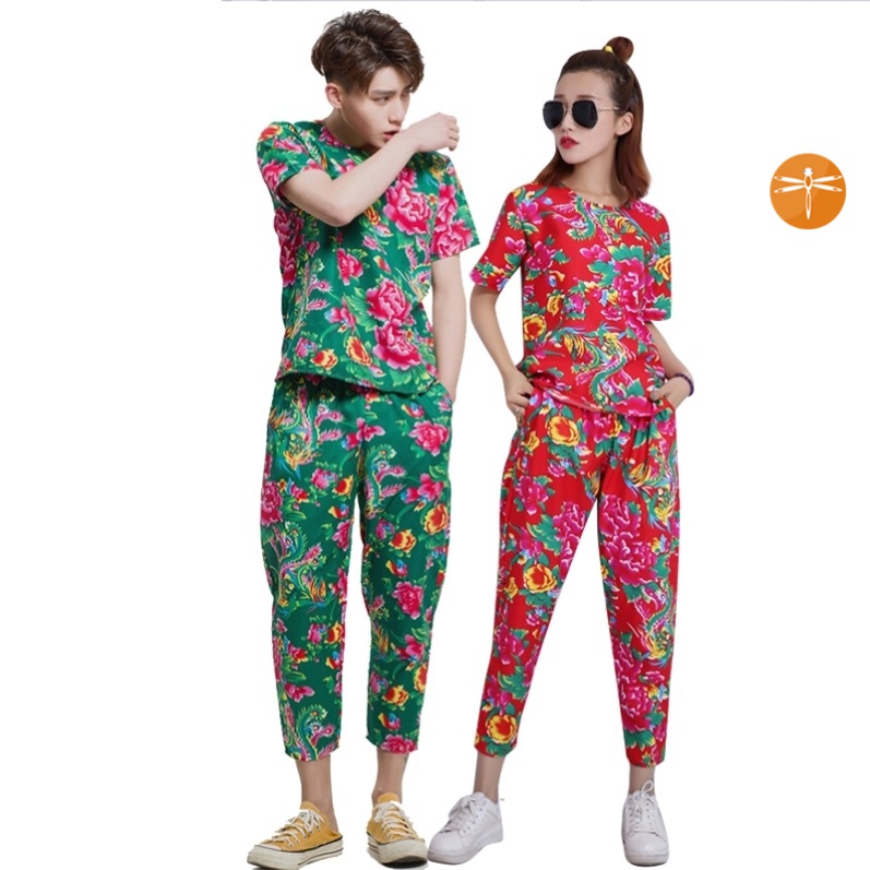 Northeast Two people turn to flower clothes village flower rural men and women with the same section Broken Flowers Foreign Pie short sleeve funny suit can be worn out