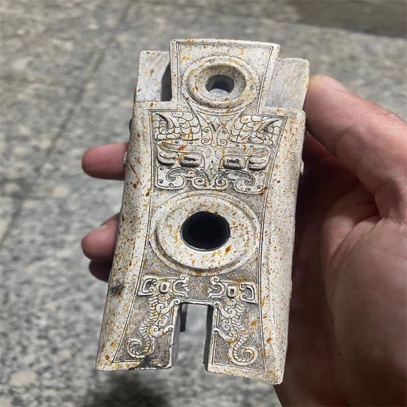 Double Dragon Chicken Bone White Liangyu Ancient Play Jade jade Jade Imitation old jade imitation old stone tool to put together a piece of dragon face jade brown jade ornament