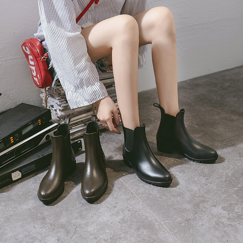 Japanese-style rain boots women's fashion overshoes short tube new rubber shoes kitchen non-slip waterproof shoes Chelsea rain boots