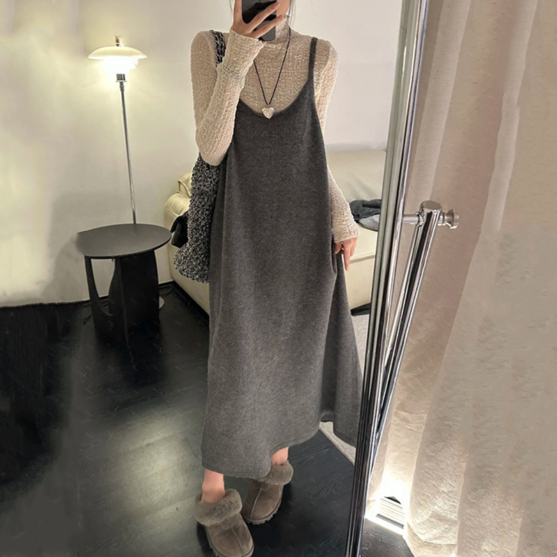 Maternity Suit for Petite Women, French-Style Red Camisole Dress, Long Skirt, Lace Top, Autumn and Winter Two-Piece Set Maternity Suit for Petite Women, French-Style Red Camisole Dress, Long Skirt, Lace Top, Autumn and Winter Two-Piece Set