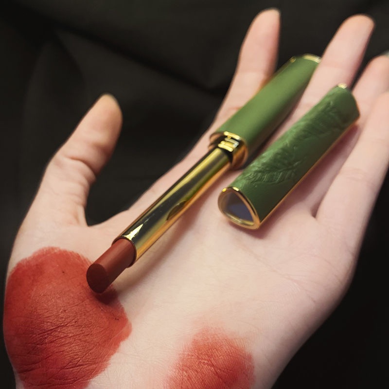 Li Jiaqi recommends retro small thin tube velvet lipstick with red small fine and foggy surface matte and nourish without falling out of the cup