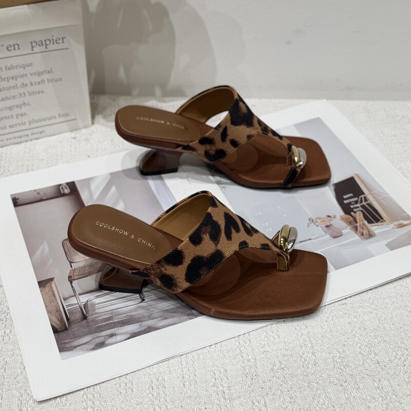 French-Style Light Luxury Leopard Print Square-Toe Chunky Heel Flip-Flops for Women, New 2026 Summer Metal Buckle Thong Sandals French-Style Light Luxury Leopard Print Square-Toe Chunky Heel Flip-Flops for Women, New 2026 Summer Metal Buckle Thong Sandals