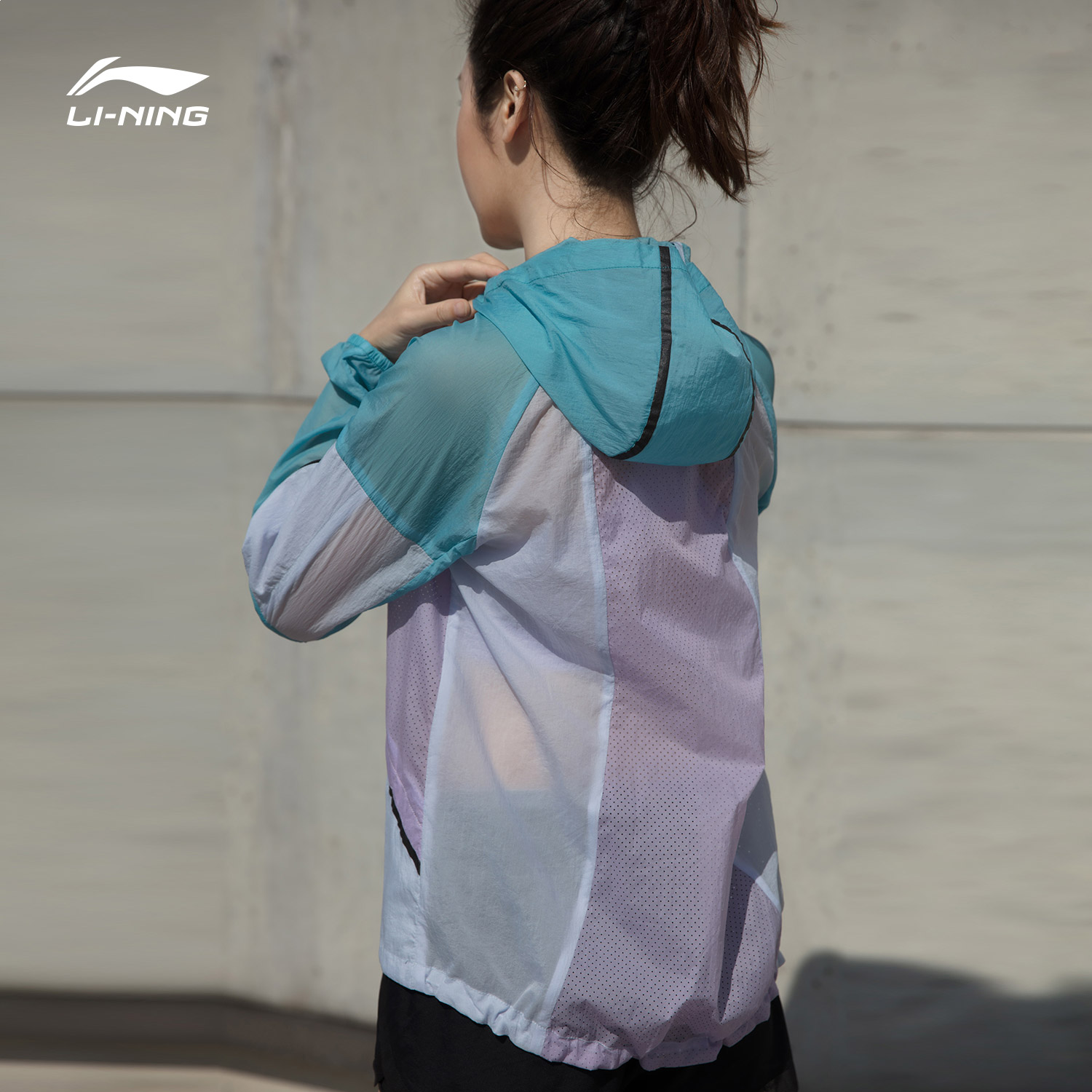 Áo gió nữ Li Ning 2019 hè mới chạy áo khoác trùm đầu nhẹ thoáng khí thể thao giản dị - Áo gió thể thao áo khoác gió thể thao