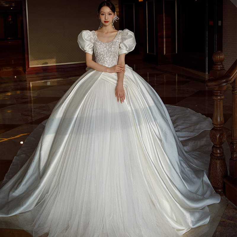 Satin main wedding dress 2021 new bride big tail retro French light out gauze 2022 simple female one word shoulder